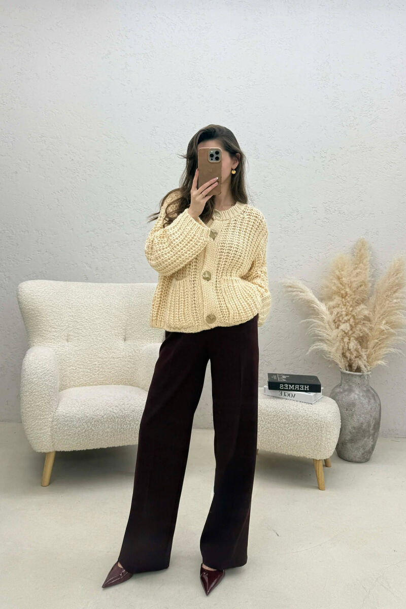 ONE COLOR KNITTED FRONT POCKETS WOMEN CARDIGAN CREAM/KREM - 2