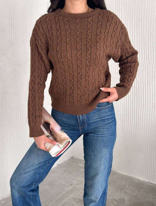 ONE COLOR KNITTED ROUND NECK WOMEN SWEATER BROWN/KAFE 