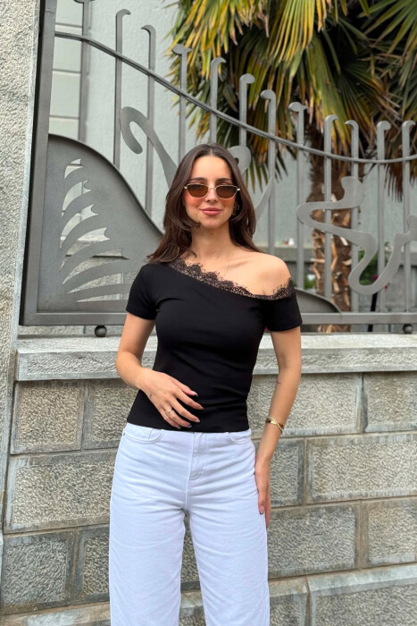 T-SHIRT ME DETAJ DANTELLE PER FEMRA NE NGJYRE TE ZEZE - KLAUDIO FASHION