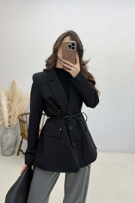 XHAKETE NJE NGJYRESHE ME DETAJIN E LIDHESES PER FEMRA NE NGJYRE TE ZEZE - KLAUDIO FASHION