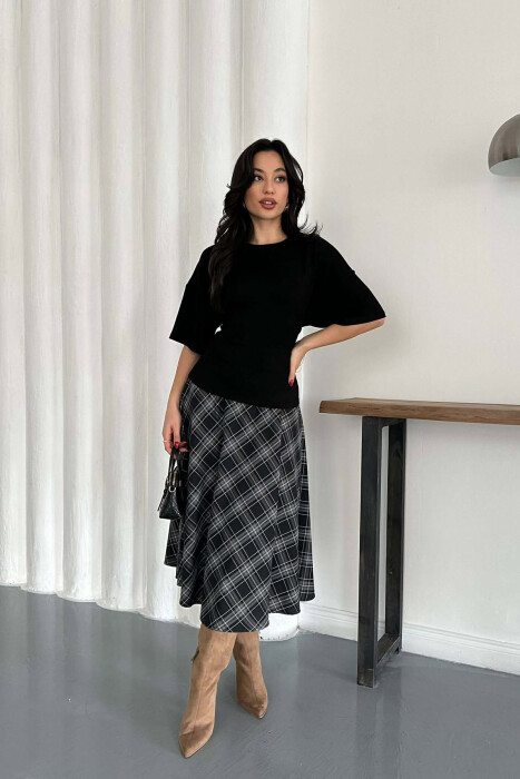 BLUZE NJE NGJYRESHE ME DETAJIN E LIDHSEVE PER FEMRA NE NGJYRE TE ZEZE 