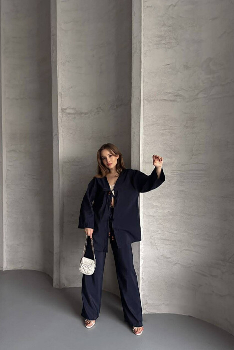 SET NJË NGJYRËSH ME DETAJIN E LIDHSEVE PANTALLONA+KËMISHË PËR FEMRA NË NGJYRËN BLU 