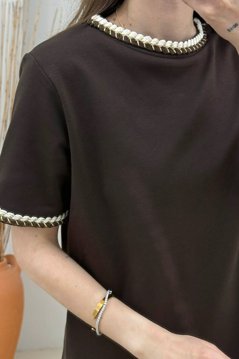ONE COLOR NECK DETAIL WOMAN T-SHIRT BROWN/KAFE - 3