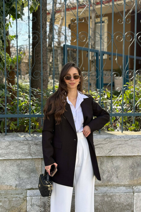 XHAKETE E THJESHTE NJE NGJYRESHE ME BUTONA PER FEMRA NE NGJYRE TE ZEZE - KLAUDIO FASHION