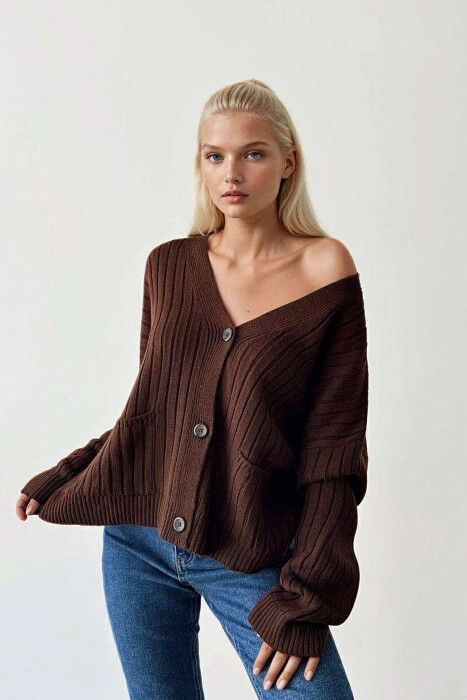 PULOVËR NJË NGJYRËSHE ME XHEPA PËR FEMRA NË NGJYRË KAFE TË ERRËT 