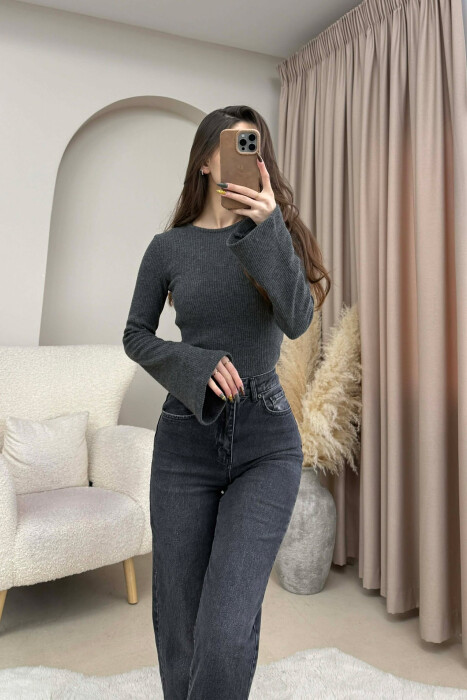 PULOVER NJE NJGYRESHE PER FEMRA NE NGJYRE GRI TE ERRET 