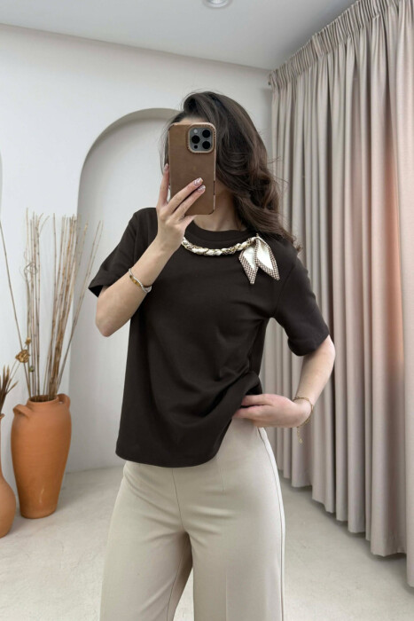 ONE COLOR SCARF DETAIL WOMAN T-SHIRT BROWN/KAFE 