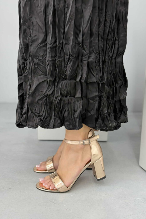 SANDALE TË SHNDRITSHME ME TAKË PËR FEMRA NË NGJYRË GOLD - KLAUDIO FASHION