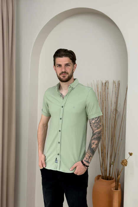 KEMISHE NJE NGJYRESHE ME MENGE TE SHKURTRA PER MESHKUJ NE NGJYRE MENTE - KLAUDIO FASHION