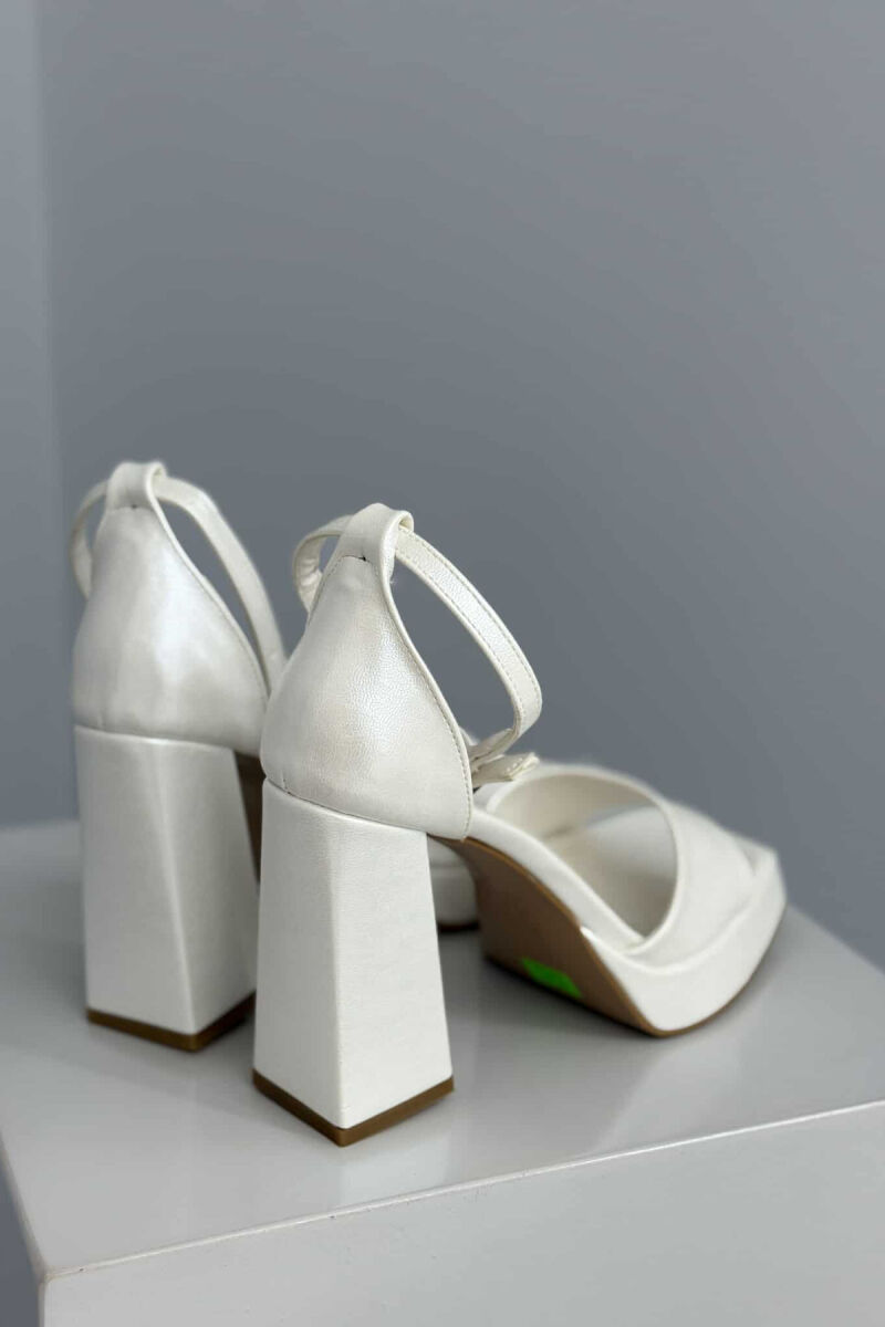 ONE COLOR SIMPLE HIGH HEEL WOMEN SANDALS WHITE-E BARDHE - 4