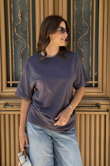 T-SHIRT NJË NGJYRËSH I THJESHTË PËR FEMRA NË NGJYRËN GRI E ERRËT 