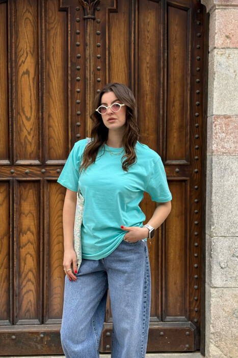 T-SHIRT NJE NGJYRESH+1 PAKETE ME ÇORAPE PER FEMRA NE NGJYRE BABY BLU 