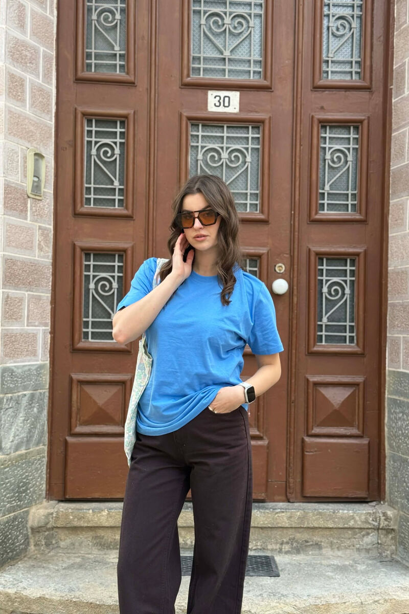 ONE COLOR SIMPLE ROUND NECK WOMEN T-SHIRT + 6 PAIR SOCKS LIGHTBLUE/BZ - 1