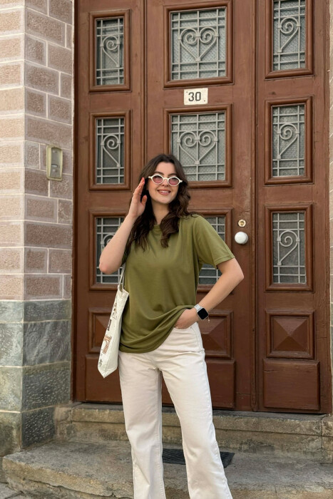 T-SHIRT NJE NGJYRESH PER FEMRA NE NGJYRE ULLI+ 6 PALE ÇORAPE DHURATE - 1