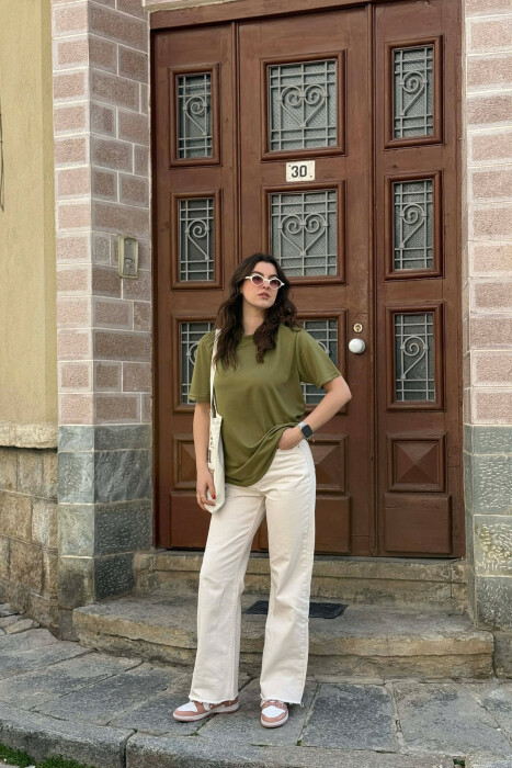 T-SHIRT NJE NGJYRESH PER FEMRA NE NGJYRE ULLI+ 6 PALE ÇORAPE DHURATE - 4