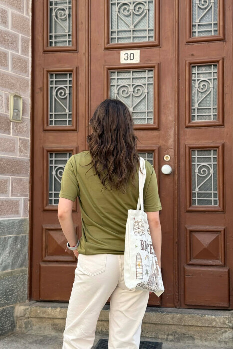 T-SHIRT NJE NGJYRESH PER FEMRA NE NGJYRE ULLI+ 6 PALE ÇORAPE DHURATE - 5