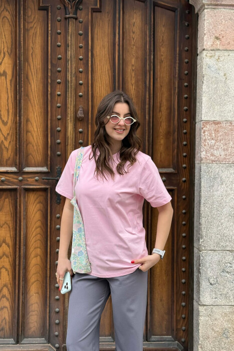 T-SHIRT NJE NGJYRESH PER FEMRA NE NGJYRE ROZE + 6 PALE ÇORAPE DHURATE - KLAUDIO FASHION