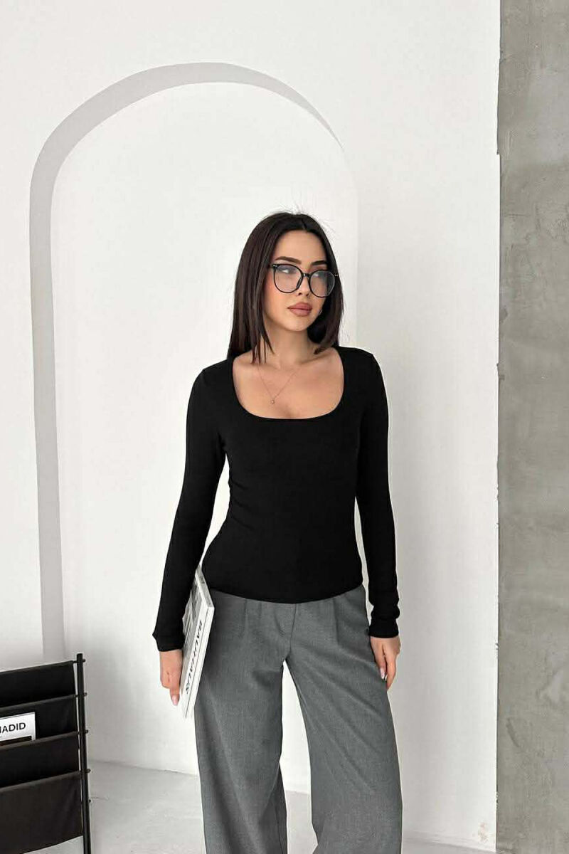 BLUZE E THJESHTE NJE NGJYRESHE PER FEMRA NE NGJYRE TE ZEZE - 1