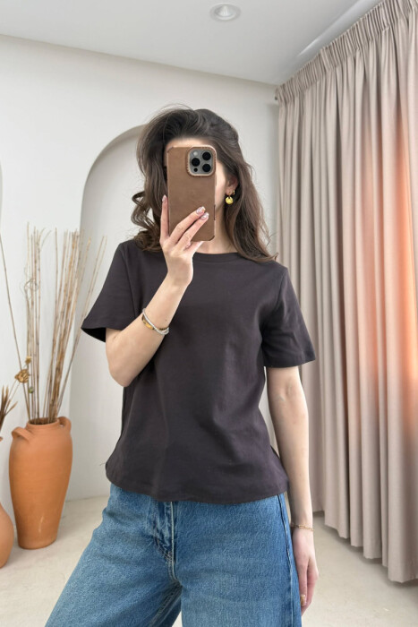 T-SHIRT I THJESHTE NJE NGJYRESH PER FEMRA NE NGJYRE KAFE 