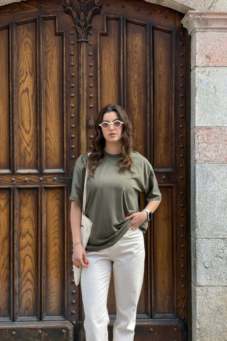 T-SHIRT NJE NGJYRESH PER FEMRA NE NGJYRE JESHILE+6 PALE ÇORAPE DHURATE 