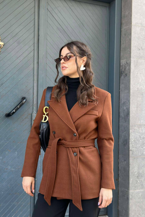 PALLTO E THJESHTË NJË NGJYRËSHE PËR FEMRA NË NGJYRËN KAFE - KLAUDIO FASHION