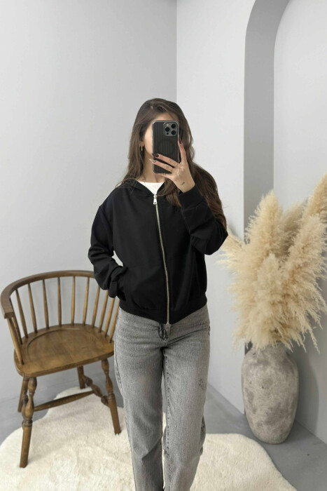 XHAKETE E THJESHTE NJE NGJYRESHE ME KAPUÇ DHE ZINXHIR PER FEMRA NE NGJYRE TE ZEZE 