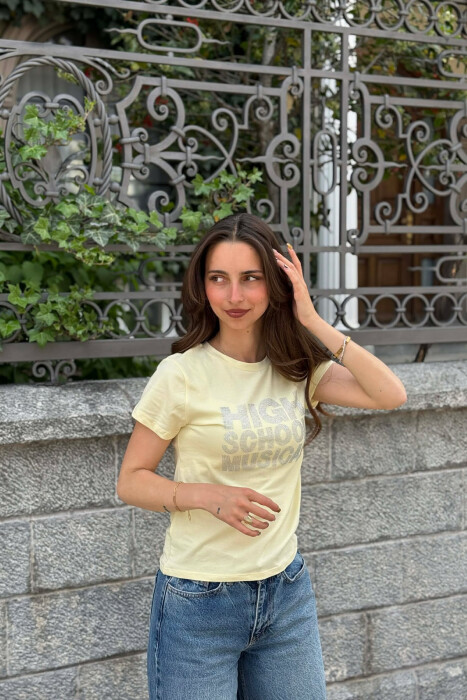 ONE COLOR SPARKLING WRITTINGS WOMAN T-SHIRT YELLOW/E VERDHE - KLAUDIO FASHION