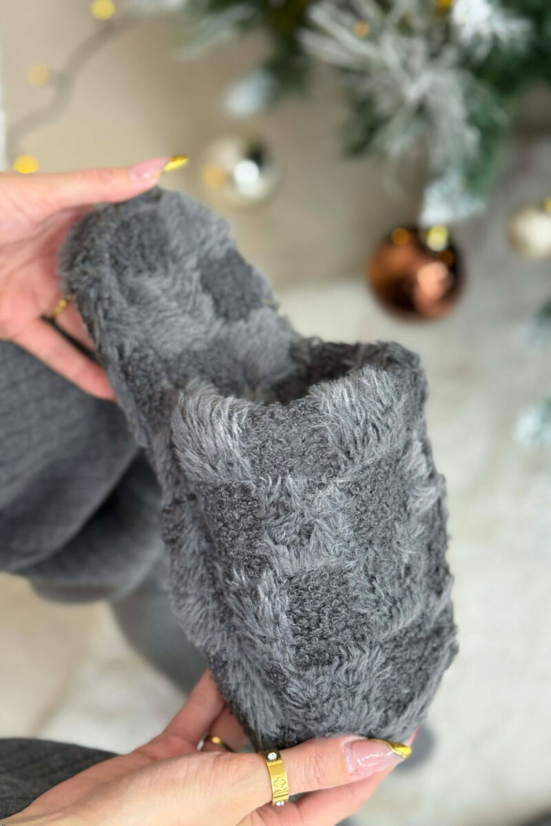 ONE COLOR TEDDY SQUARES WOMEN SLIPPERS DARK GREY/GEE - 2