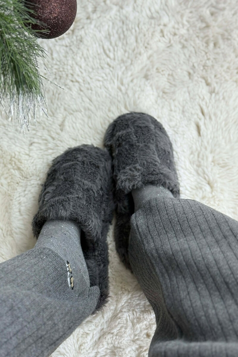 ONE COLOR TEDDY SQUARES WOMEN SLIPPERS DARK GREY/GEE - 5