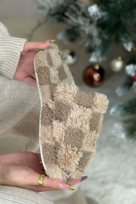ONE COLOR TEDDY SQUARES WOMEN SLIPPERS BEIGE/BEZHE - 2