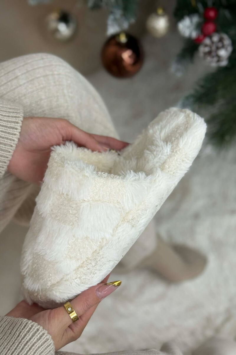 ONE COLOR TEDDY SQUARES WOMEN SLIPPERS WHITE-E BARDHE - 5