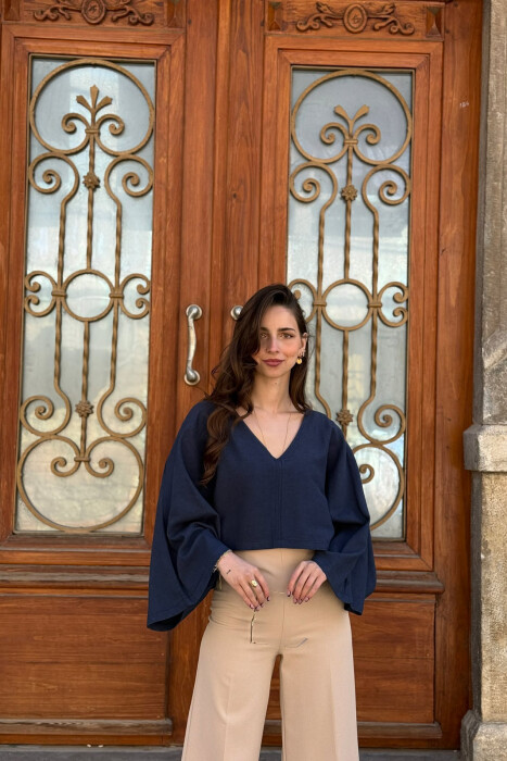 ONE COLOR V-NECK CROP WOMAN SWEATSHIRT DARK BLUE/BEE - 2