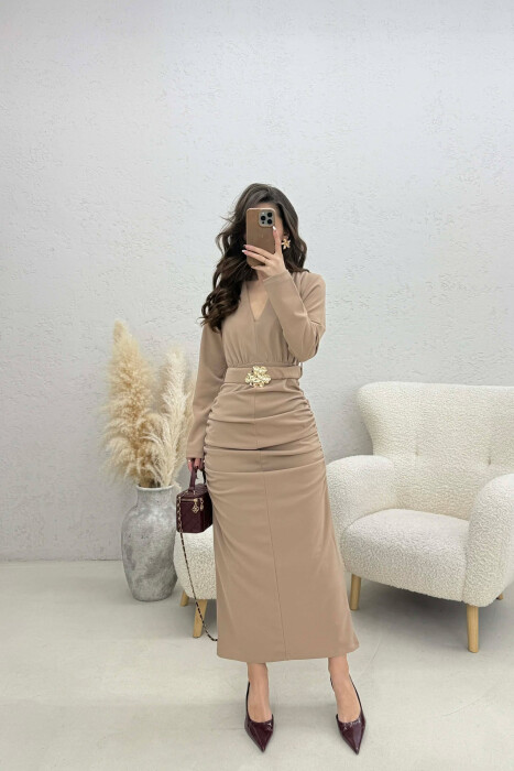 FUSTAN I GJATE NJE NGJYRESH ME JAKE V DHE RRIP ME DATAJ GOLD PER FEMRA NE NGJYRE BEZHE - KLAUDIO FASHION