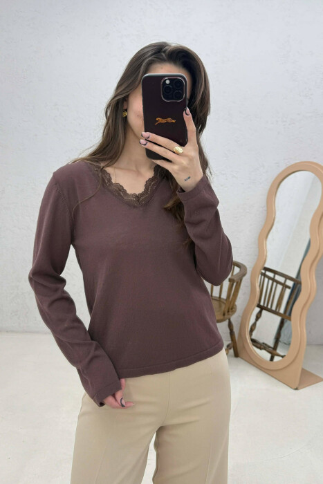 ONE COLOR V NECK WOMAN SWEATER BROWN/KAFE - KLAUDIO FASHION