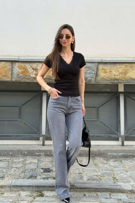 BLUZE NJE NGJYRESHE ME JAKE V PER FEMRA NE NGJYRE TE ZEZE - KLAUDIO FASHION