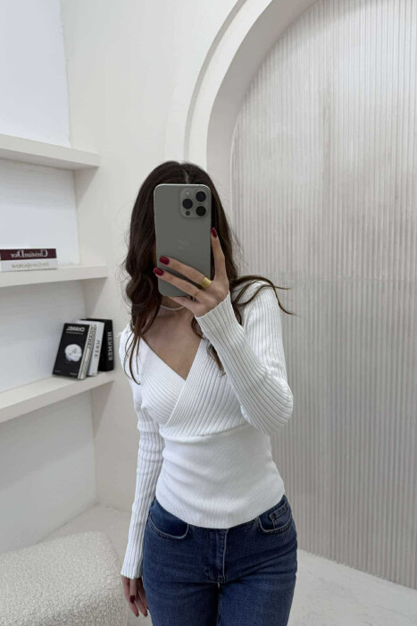 ONE COLOR V NECK WOMEN SWEATER WHITE-E BARDHE - 2