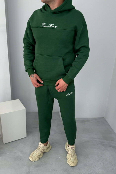 KOSTUM NJE NGJYRESH HOODIE ME SHKRIME + TUTA PER MESHKUJ NE NGJYRE JESHILE 