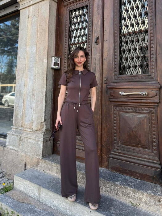 SET NJE NJGYRESH T-SHIRT ME ZINXHIR + TUTA PER FEMRA NE NGJYRE KAFE 