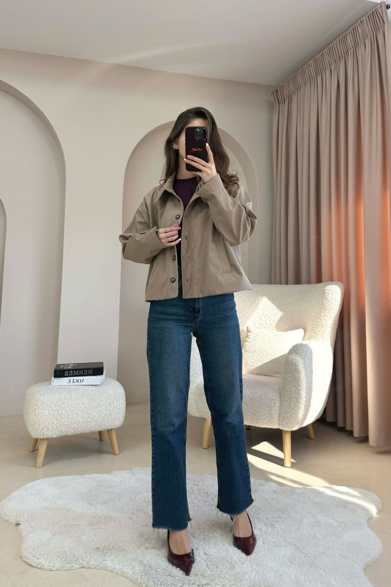 PALLTO E SHKURTER NJE NGJYRESHE ME BUTONA PER FEMRA NE NGJYRE BEZHE - 2