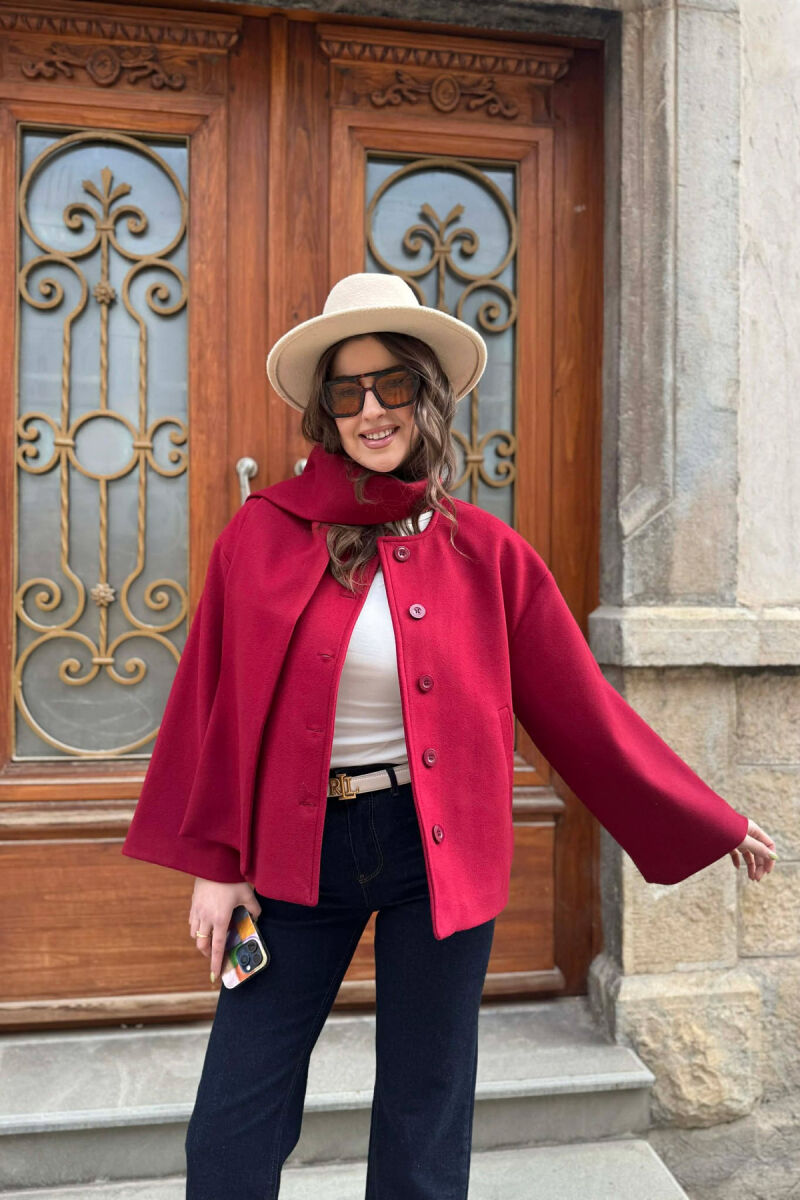 PALLTO E THJESHTE NJE NGJYRESHE ME BUTONA DHE ME DETAJIN E SHALLIT PER FEMRA NE NGJYRE VISHNJE - 2