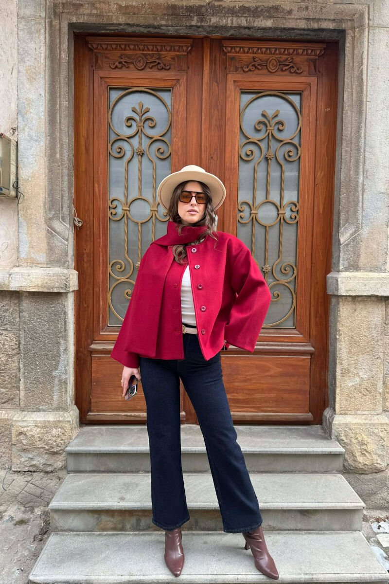 PALLTO E THJESHTE NJE NGJYRESHE ME BUTONA DHE ME DETAJIN E SHALLIT PER FEMRA NE NGJYRE VISHNJE - 3