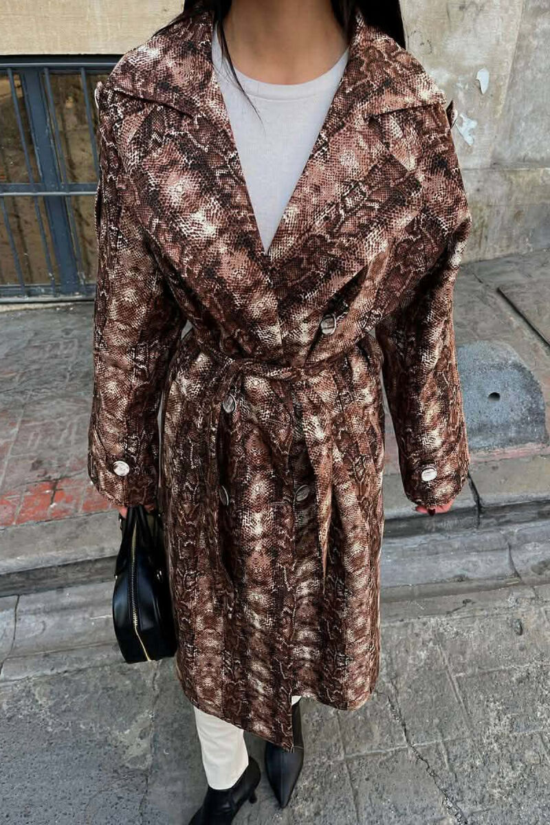 PALLTO ME DIZAJN GJARPERI DHE ME DETAJIN E RRIPIT PER FEMRA NE NGJYRE KAFE - 2