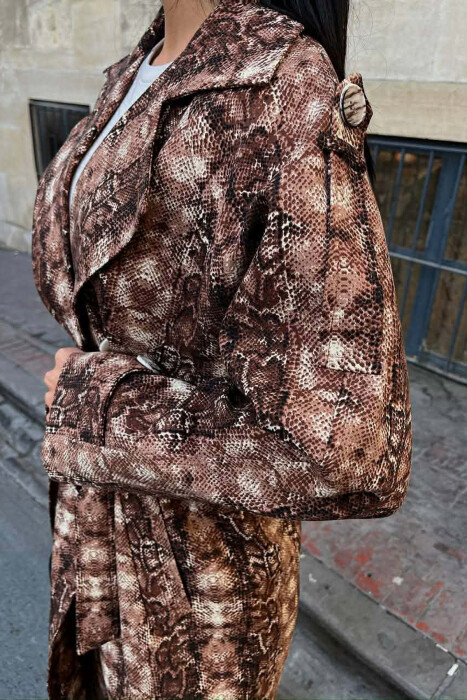 PALLTO ME DIZAJN GJARPERI DHE ME DETAJIN E RRIPIT PER FEMRA NE NGJYRE KAFE - 4