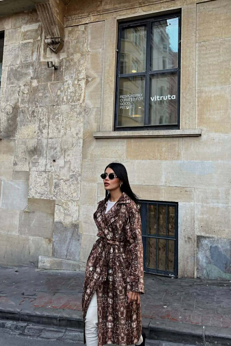 PALLTO ME DIZAJN GJARPERI DHE ME DETAJIN E RRIPIT PER FEMRA NE NGJYRE KAFE - 5