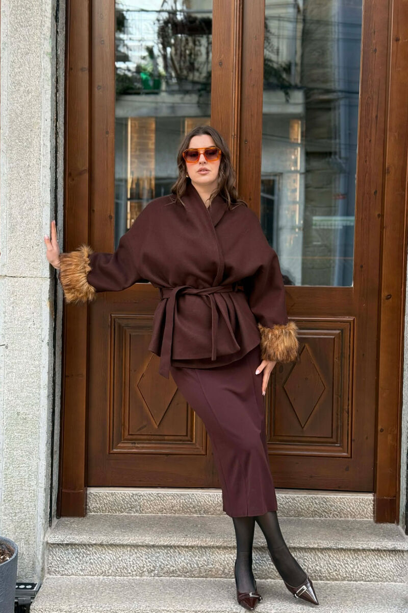 PALLTO NJE NGJYRESHE ME DETAJE GEZOFI TEK MENGET PER FEMRA NE NGJYRE KAFE - 5