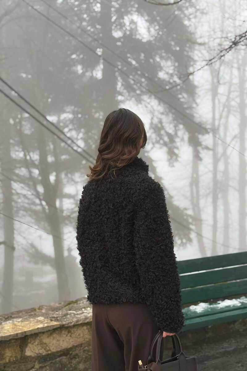 PALLTO NJE NGJYRESHE ME GEZOF DHE XHEPA NE PJESEN PARA PER FEMRA NE NGJYRE TE ZEZE - 2