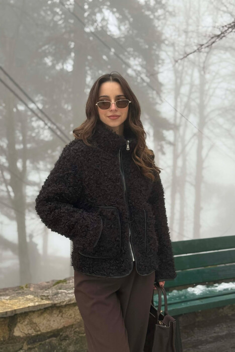 PALLTO NJE NGJYRESHE ME GEZOF DHE XHEPA NE PJESEN PARA PER FEMRA NE NGJYRE TE ZEZE - 4