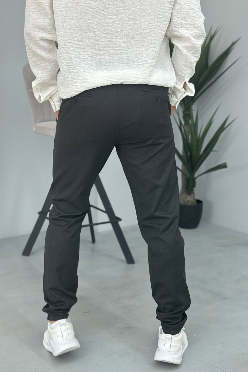 PANTALLONA KLASIKE NJË NGJYRËSHE PËR MESHKUJ NË NGJYRËN GRI E ERRËT - 2