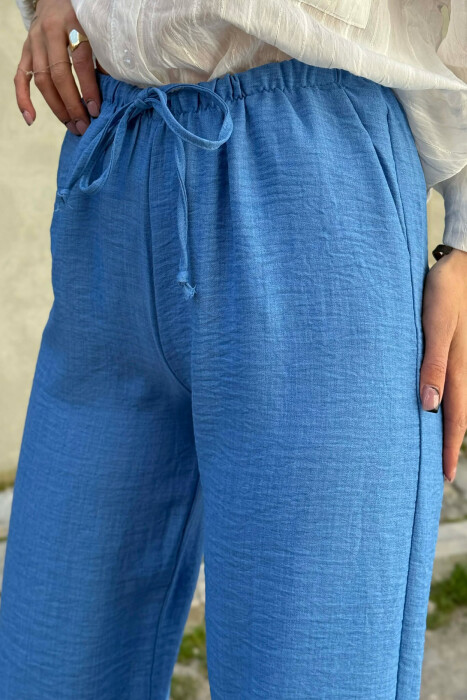 PANTALLONA ME BEL ELASTIK DHE ME DETAJIN E LIDHSEVE PER FEMRA NE NGJYRE BLU TE ZBARDHUR - 3
