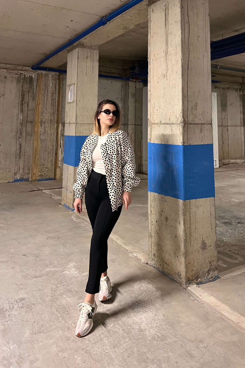 PANTALLONA ME BEL ELASTIK PËR FEMRA NË NGJYRËN E ZEZË - 3